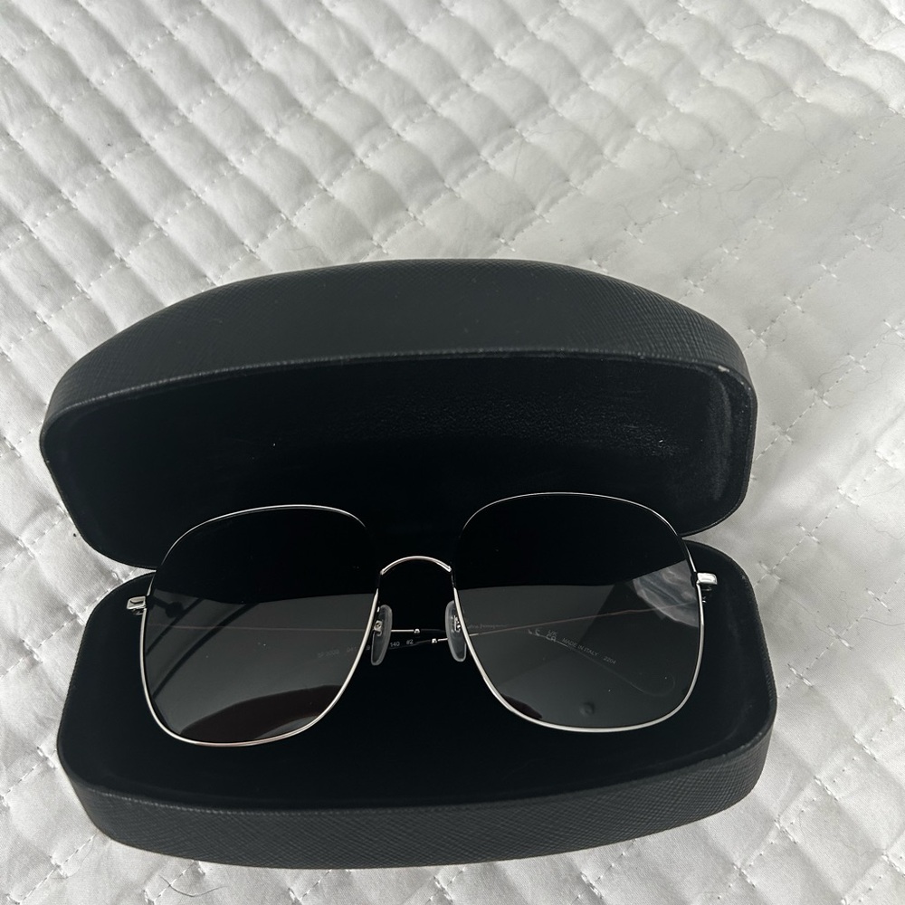 FERRAGAMO Black Sunglasses with Silver Frame